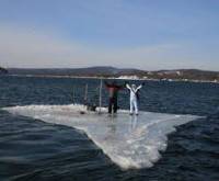В Кременчугском море сняли со льдины любителей зимней рыбалки